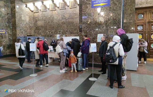 На київському залізничному вокзалі відкрили пункт експрес-тестування на COVID-19