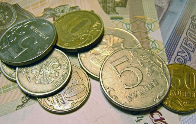 Обвал рубля: российский центробанк приостановил покупку долларов