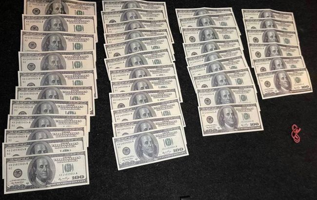 Викрали людину і вимагали 12 тисяч доларів. В Києві затримали поліцейських