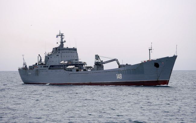 В Бердянск прибыл российский десантный корабль