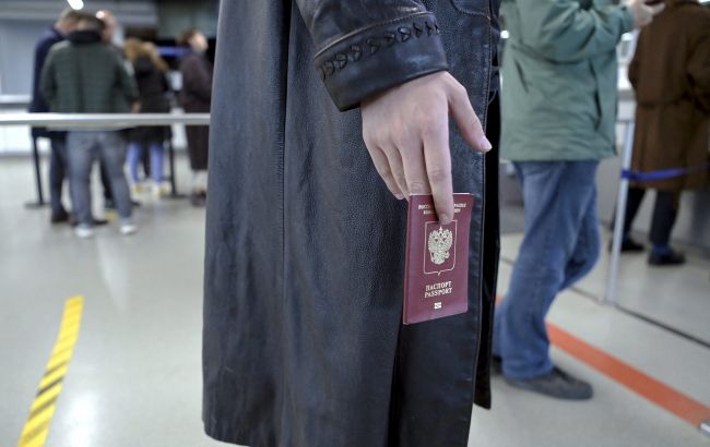 Не желал возвращаться в РФ. Пограничники остановили "самого патриотичного" россиянина