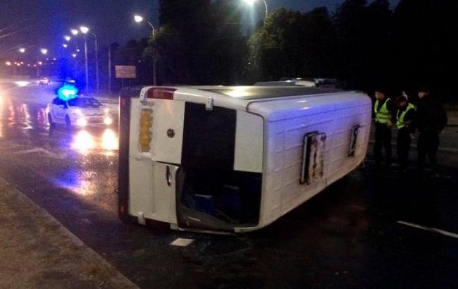У Запоріжжі перекинулася маршрутка, є постраждалі