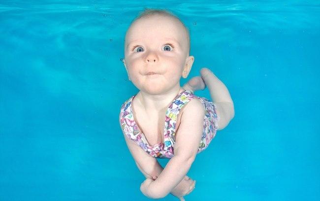 Британский фотограф показала трогательную серию снимков детей под водой