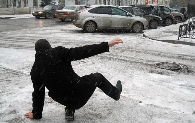 ДСНС попереджає про ожеледицю в більшості регіонів України 30 листопада