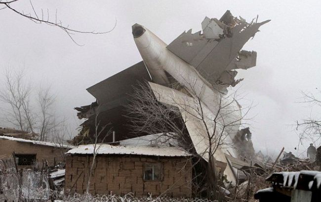 Крушение самолета под Бишкеком: опубликованы фото и видео