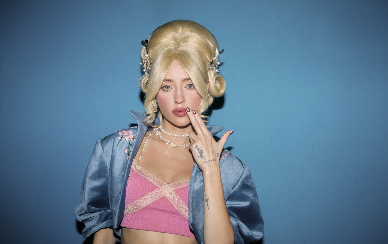 Зухвала DOROFEEVA випустила яскравий кліп "Японія" і закликала донатити Притулі