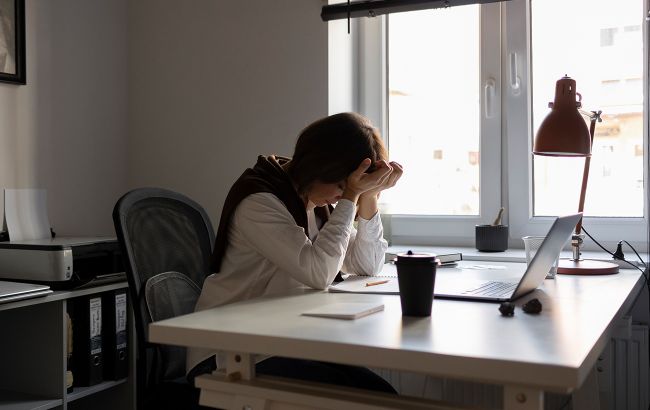 Вихідні та просто виспатися не допоможе. Як розпізнати вигорання та що робити, коли вже не "тримаєтеся"