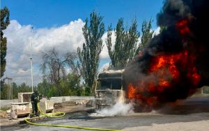 У Слов&rsquo;янську російський дрон атакував вантажівку з пальним прямо на заправці