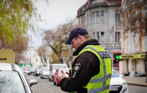 В Одесі затримали банду на машині з "дипномерами" посольства США