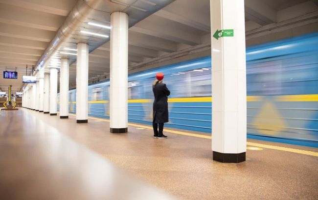 У Києві через дзвінок про мінування закрили дві станції метро і пересадку