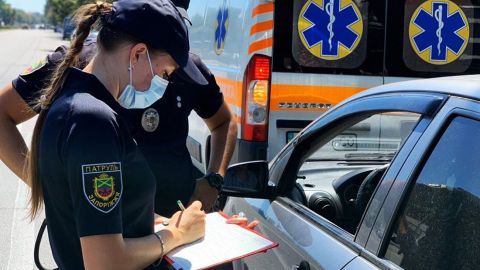 В Одесі 18-річний водій протаранив припарковані авто: машини відкинуло на пішохода