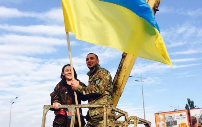"Укроп" символично установил украинский флаг на изображении Спасской башни Кремля
