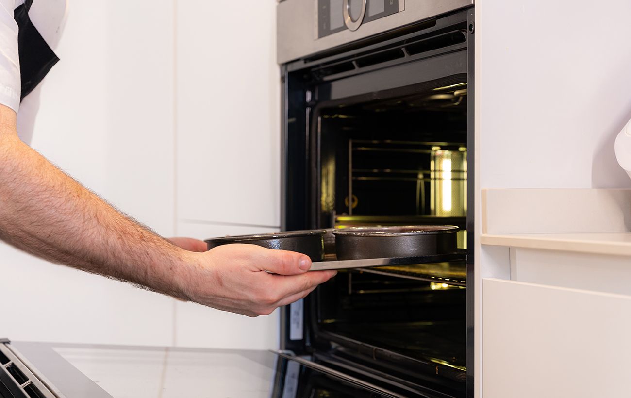 Как эффективно отмыть форму для выпечки от нагара в домашних условиях: проверенные советы