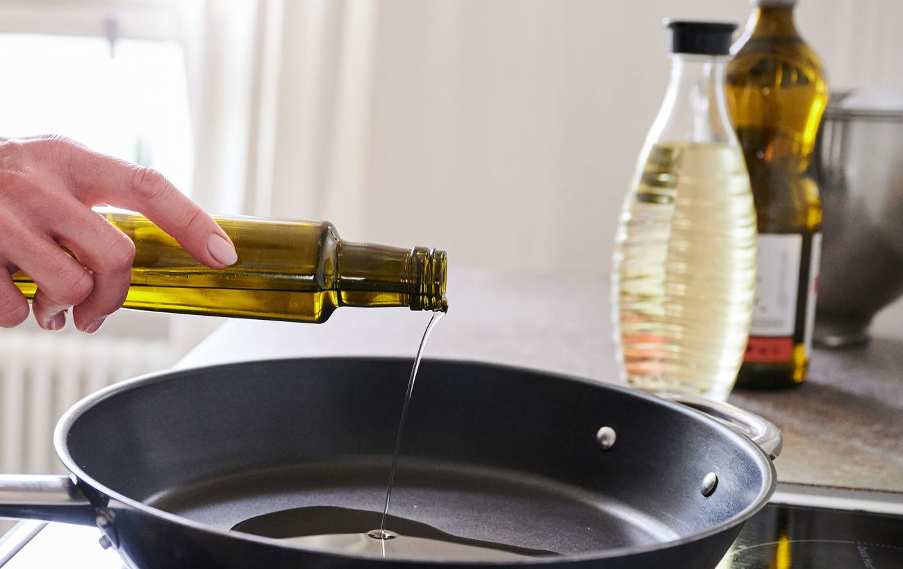 Олія чи смалець: на чому насправді безпечніше смажити