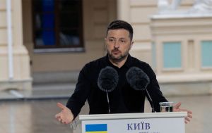 Зеленський готовий говорити з Путіним замість очікування в черзі війн США