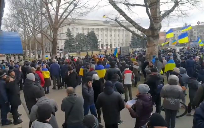 В Новой Каховке мирные жители вышли на митинг против оккупации
