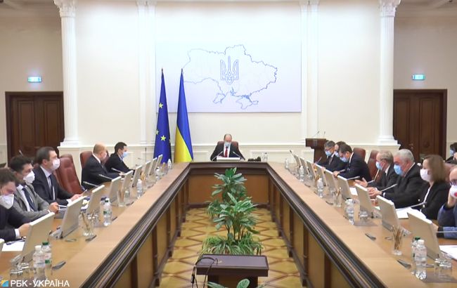 Кабмин утвердил обязательную обсервацию для украинцев, вернувшихся из-за границы