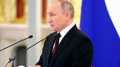 Путин: будущее Донбасса должны определить люди, которые там живут