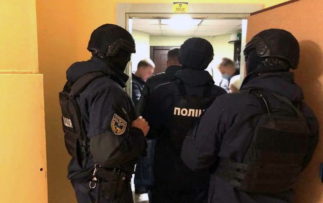 Виготовляли фейкові документи: поліція під Києвом викрила підпільний центр