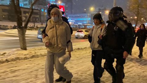 В городах России вышли на акции против войны с Украиной