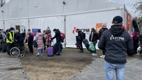 У Варшаві закривають останній пункт допомоги біженцям на Східному вокзалі: деталі