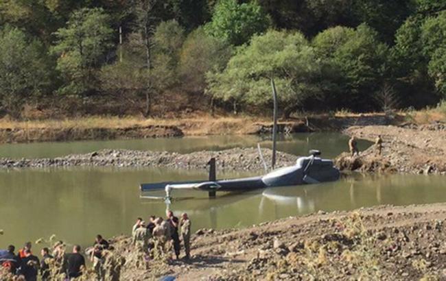 В Грузии вертолет упал в ущелье, есть пострадавшие
