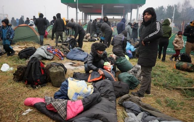 Беларусь разместит мигрантов в логистическом центре на границе с Польшей