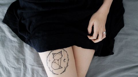 Мужчина заплатил за тату 35 тысяч, и ему набили детские каракули на всю спину (фото)