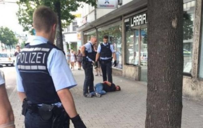 Число поранених при нападі чоловіка з мачете в Німеччині зросло до 5