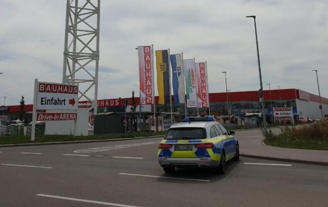 У Німеччині невеликий літак розбився біля гіпермаркету