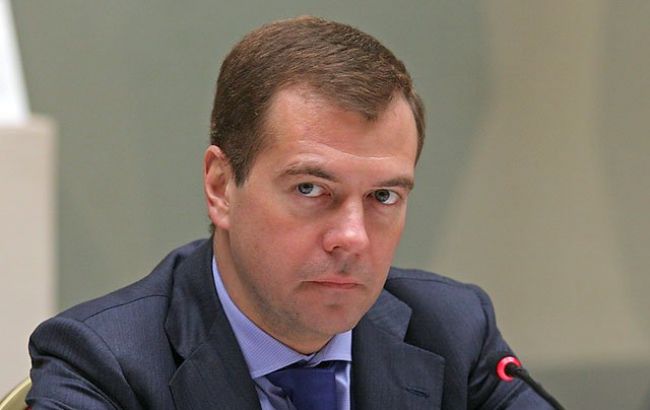 Медведєв закликав не сподіватися на швидке скасування санкцій