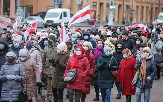 В Минске проходит марш пенсионеров, движение транспорта перекрыто