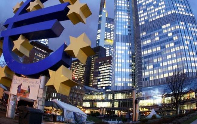 Євро подешевшав до мінімуму за 11 років в очікуванні засідання ЄЦБ