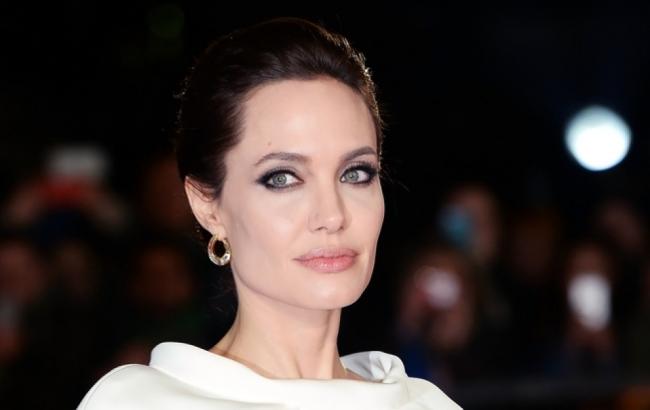 Анджелина Джоли чуть не расплакалась, когда говорила о разводе с Питтом