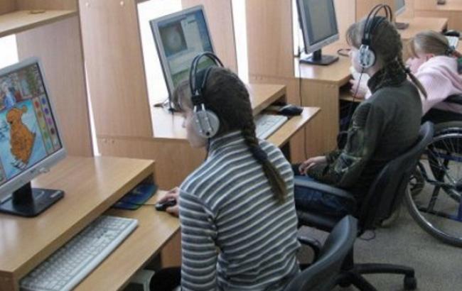 В Украине сегодня вступает в силу закон об обучении детей-инвалидов в общеобразовательных школах