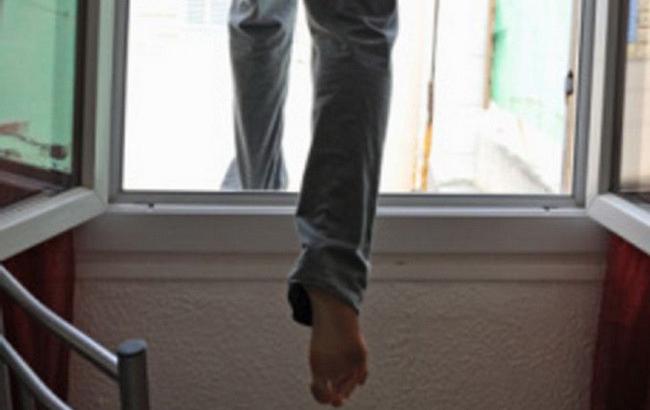 У Львові з дев'ятого поверху викинувся чоловік