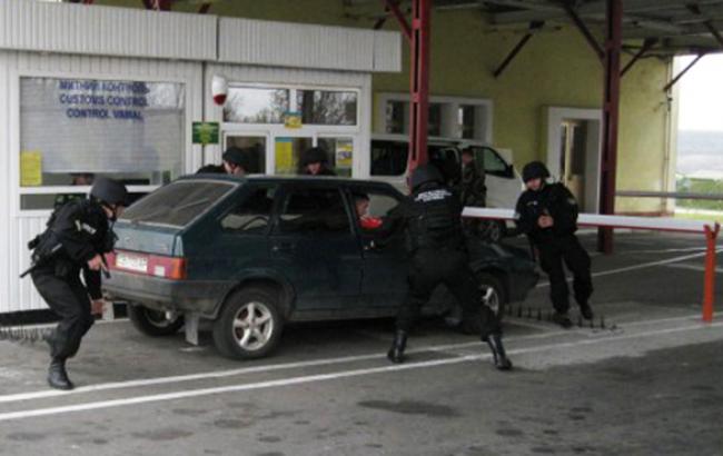 Украинские пограничники задержали на Донбассе и передали СБУ 2 российских военных