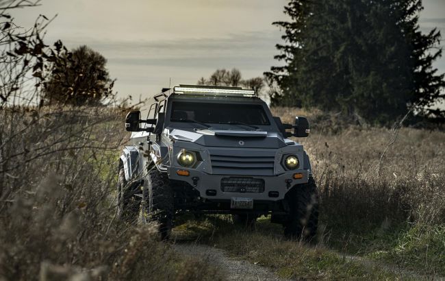 Комфортная защита от "Калаша" и снайперов: в США продают броневик Ford с кожаным салоном