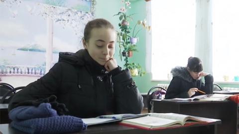 Холодные классы и страшные ступеньки: в Тернополе дети учатся в опасных условиях