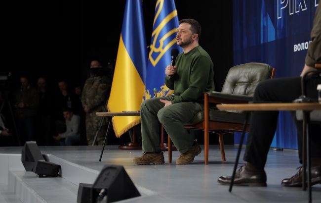 Макрон скоро посетит Украину. Будут новые детали о поддержке и несколько десятков систем, - Зеленский