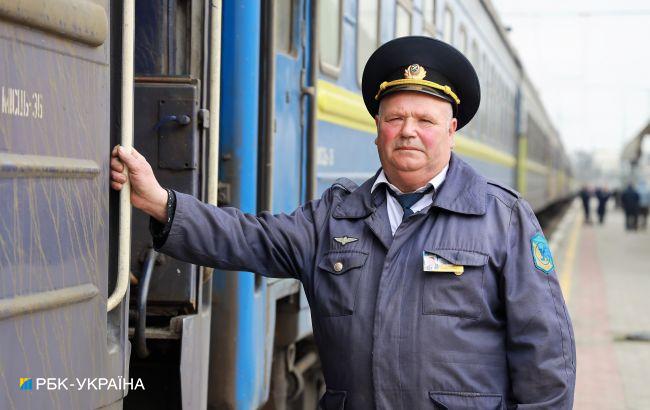 "Будем ехать, сколько сможет поезд". Репортаж с эвакуационного рейса на Донбасс