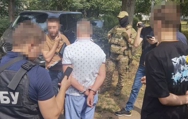 В Днепре СБУ уличила волонтеров в хищении гуманитарки и оружия на миллионы гривен