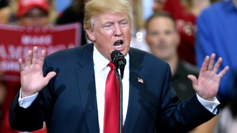 Трамп припинить видачу віз ряду до кінця року