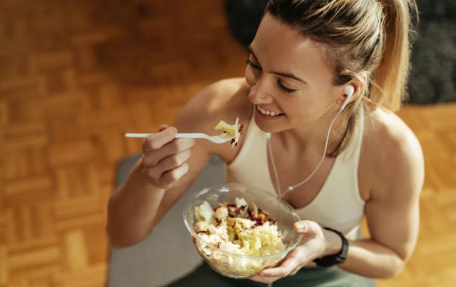 Для силы и выносливости: что есть перед йогой или силовыми тренировками?