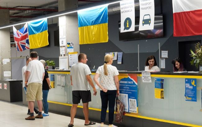 У Варшаві відкрився центр для українців: яку допомогу там надають
