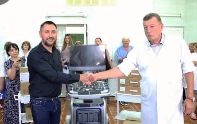 Стрихарский передал больнице в Черкасской области медоборудование на 1,6 млн гривен