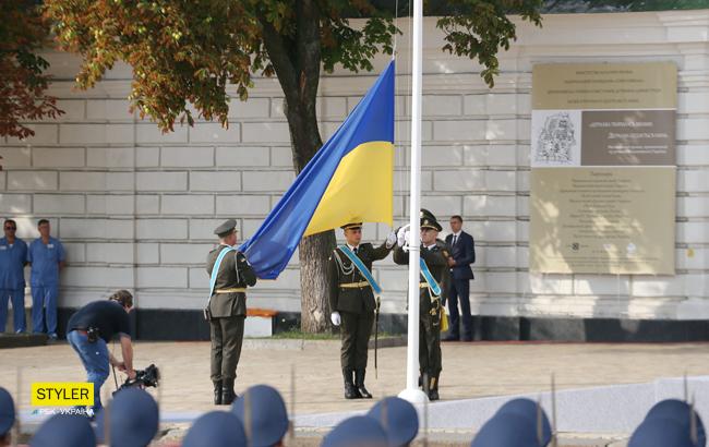 "Олицетворяет героические подвиги": военные трогательно поздравили украинцев с Днем флага (видео)