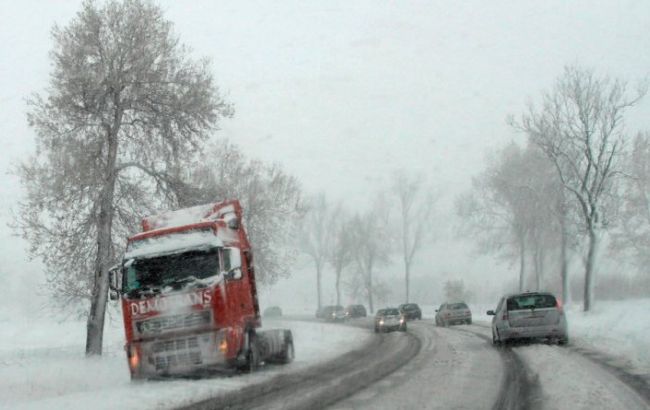 Негода в Україні: в Одеській області на 5 дорогах відновили рух транспорту