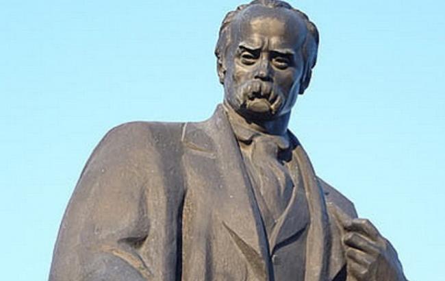 В аннексированном Крыму пели украинские песни у памятника Шевченко