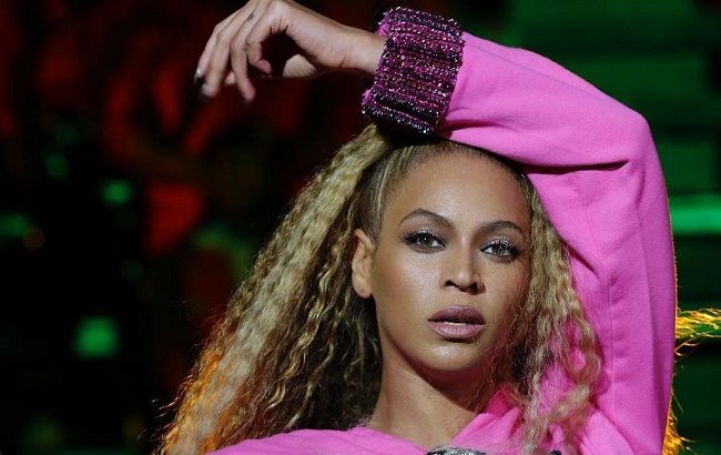 Королевский подарок: Бейонсе раздает пожизненные билеты на все свои концерты